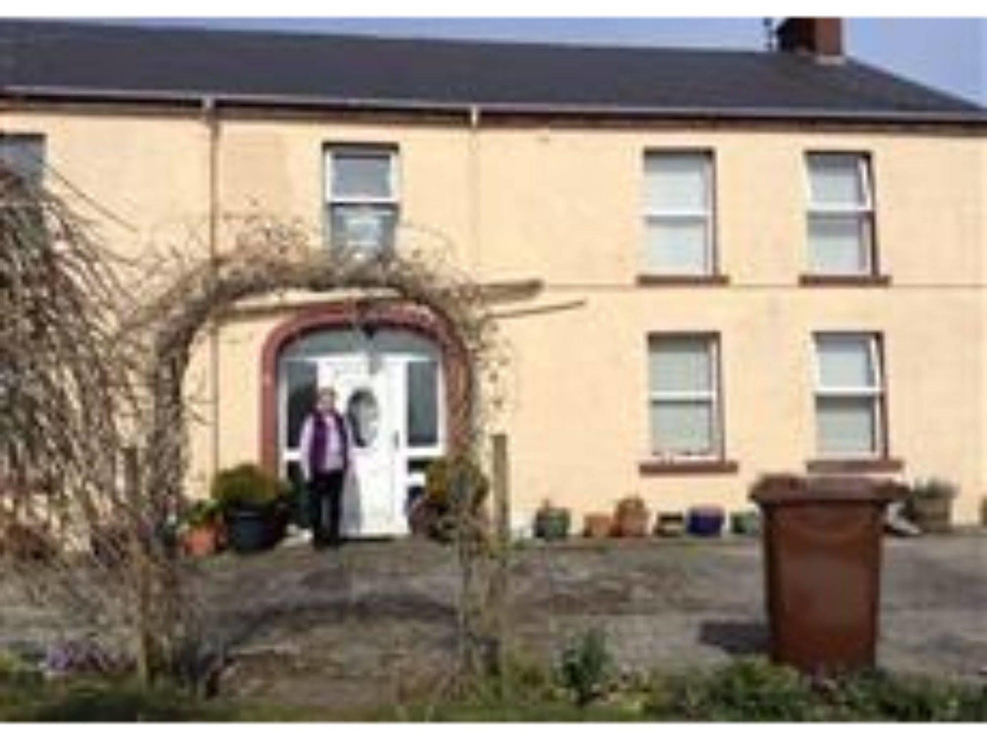 Glenfield Bed & Breakfast Ballymena Exterior photo